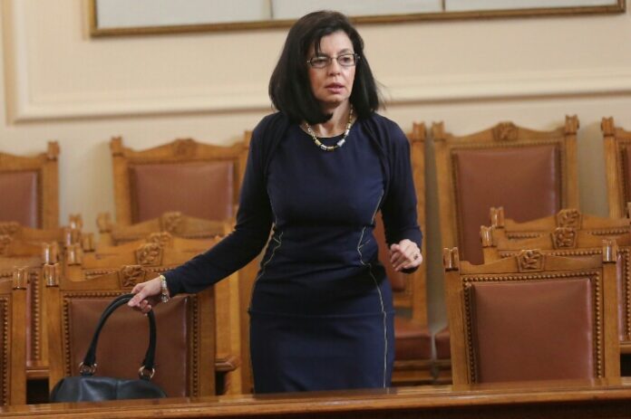 Избраха Кунева след драматично броене