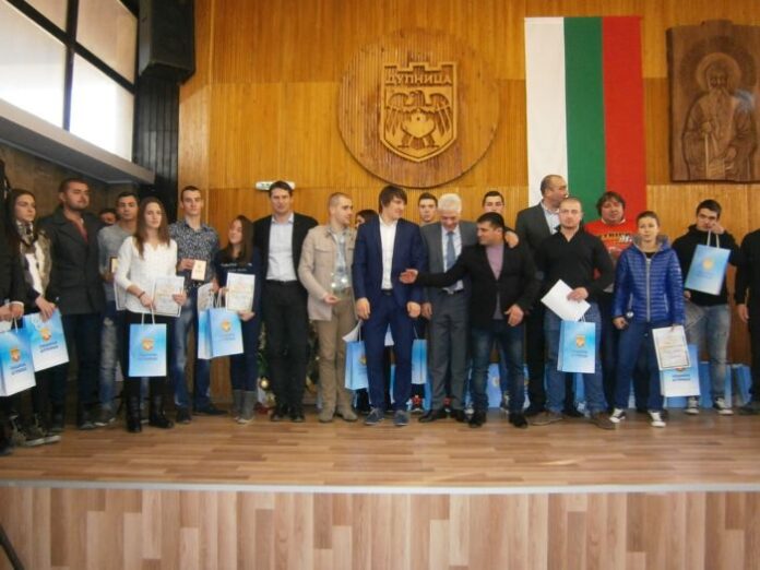 Избраха най-добрите спортисти и треньори за 2015 г. в Дупница