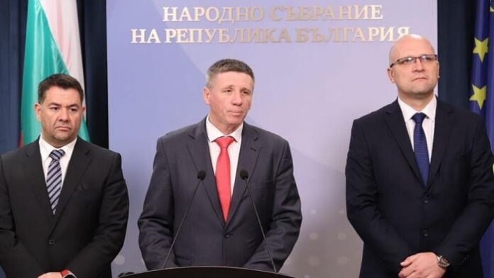 Изключените депутати и общински съветници от „Възраждане“ готвят нов политически проект