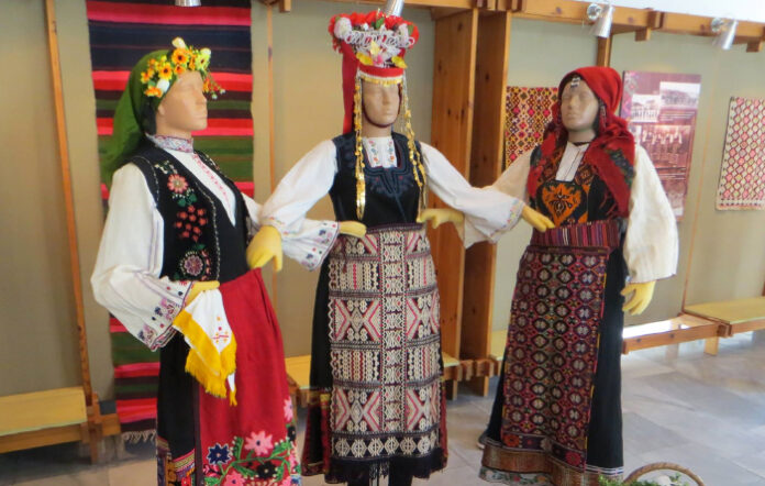 Изложба на носии от Ямболско гостува на Банско