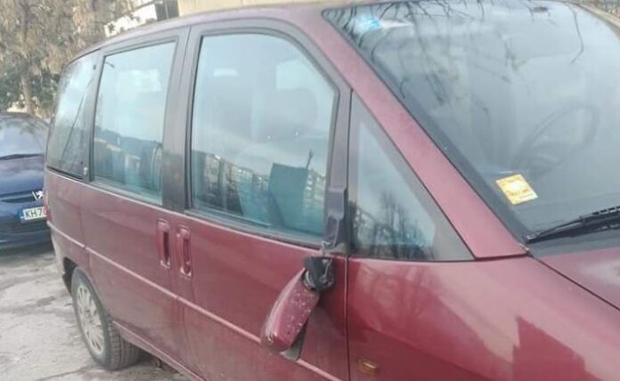 Изпочупиха огледалата на 12 автомобила в Кюстендил