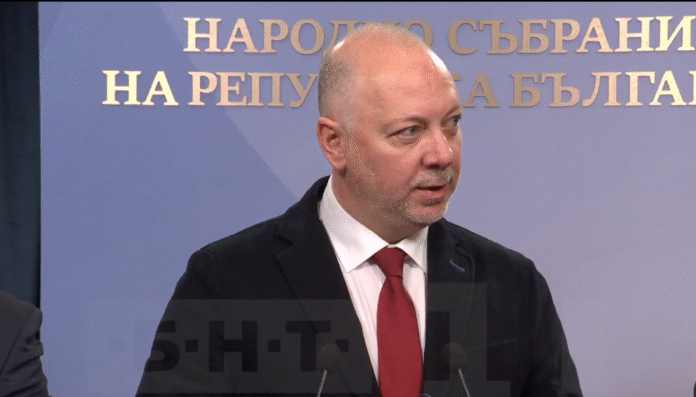 Желязков: Няма да се вдигат осигуровки