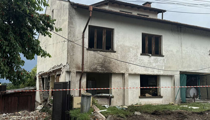 Жена е с тежки изгаряния след взрив на газова тръба в Костинброд