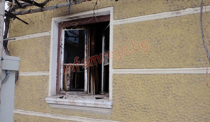 Жена е в тежко състояние след пожар в дома ѝ
