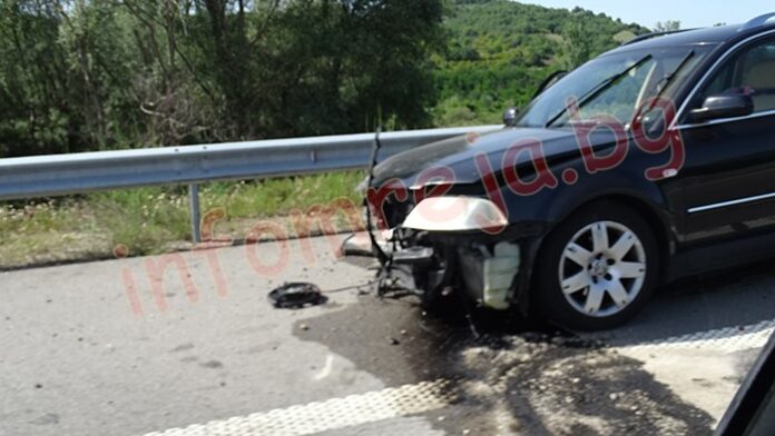 Жена и дете пострадаха след катастрофа край Бобошево