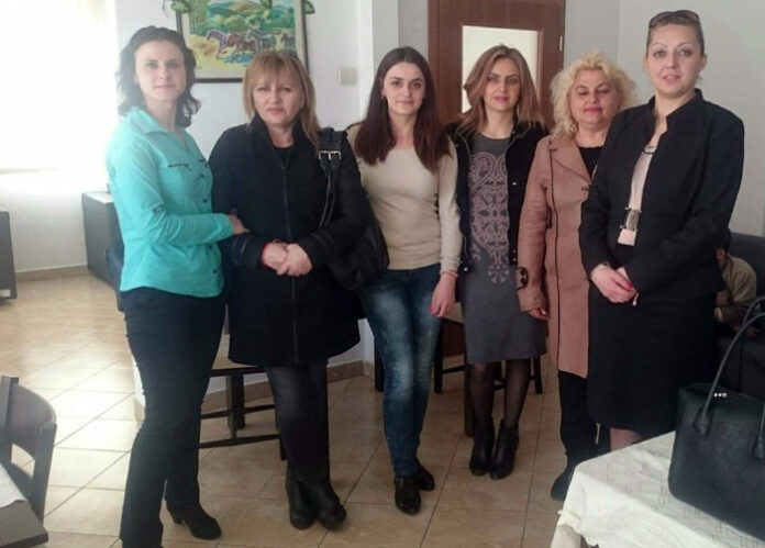 Жени ГЕРБ-Благоевград направиха дарение на децата от центровете от семеен тип в жк „Ален мак”