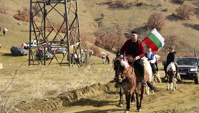 Жители на Симитли изминаха похода на свободата към Кръста