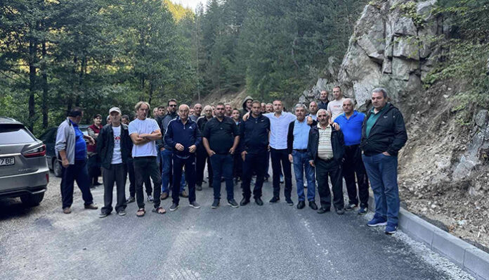 Жителите на Белица пожелаха на Пеевски 