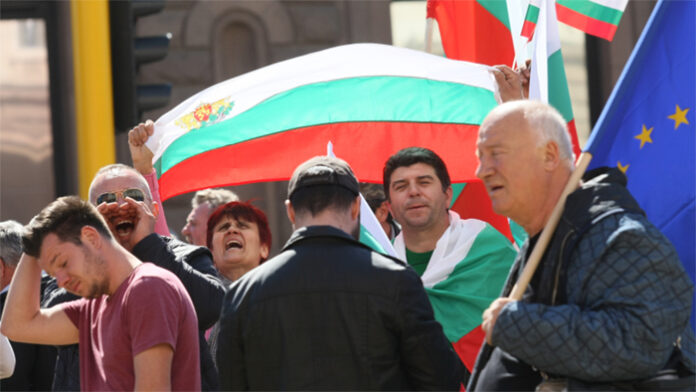 Животновъди и тютюнопроизводители протестират пред МЗХ