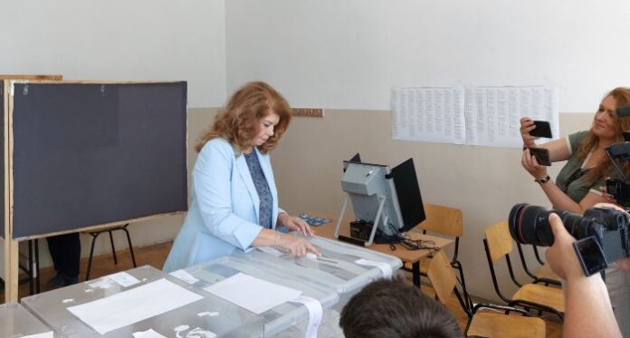 Йотова: Гласувах с надеждата за управление с ясни взаимоотношения между партиите