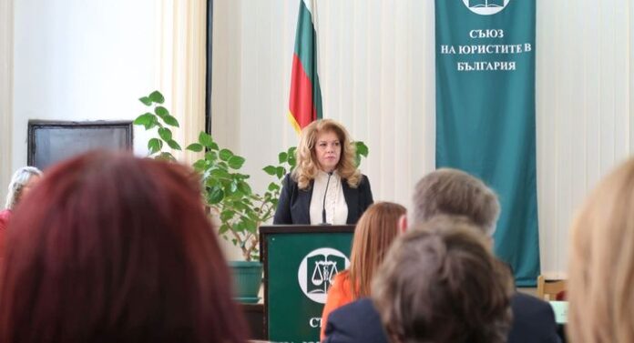 Йотова: Конституцията не е набор от думи