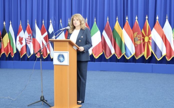 Йотова към българския военен контингент в Косово: България се гордее с вас