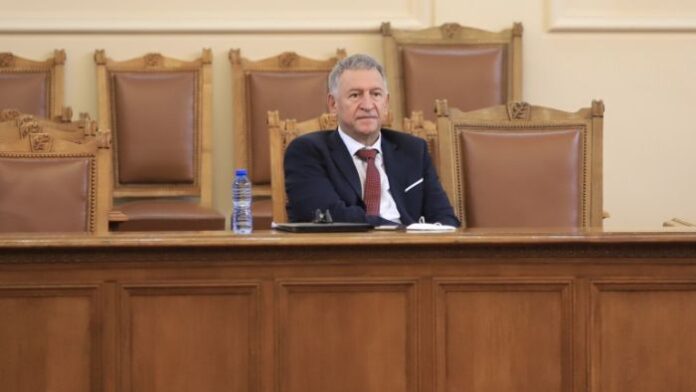 Кацаров определи новата методика за заплащане на първа линия като по-справедлива