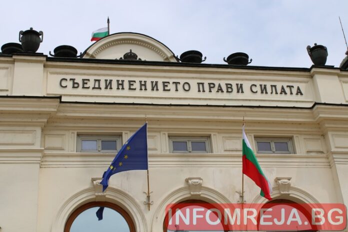 Какво казаха депутатите преди началото на второто заседание?