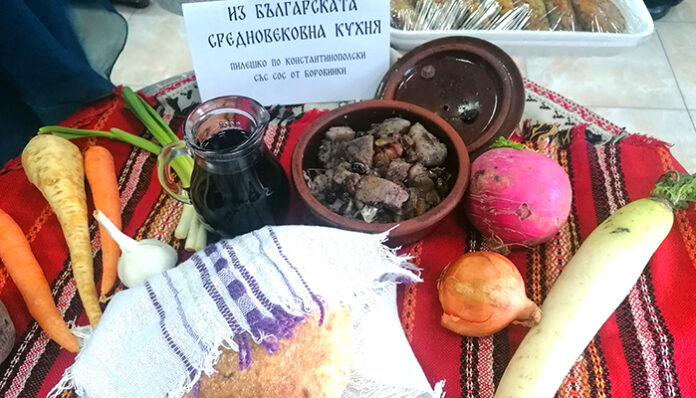 Какво са яли прабългарите? В ЮЗУ се нагостиха с традиционни манджи