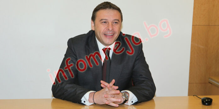 Камбитов бракосъчетава две млади семейства на 12.12.12