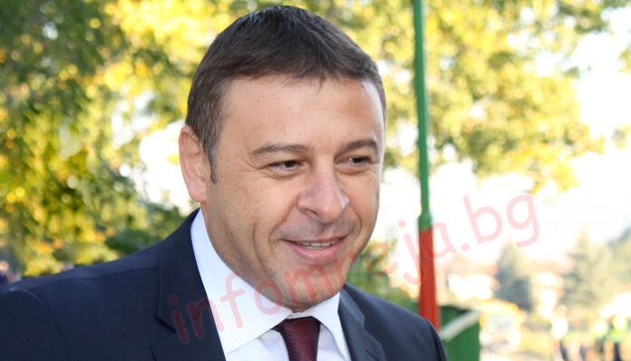 Камбитов открива нова мултифункционална спортна площадка в центъра на града