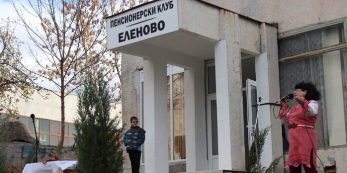 Камбитов подари икона на новия клуб на пенсионера в квартал „Еленово”