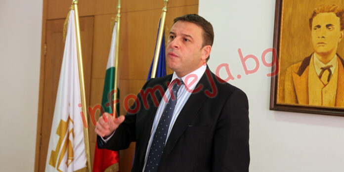 Камбитов посреща посланика на Казахстан