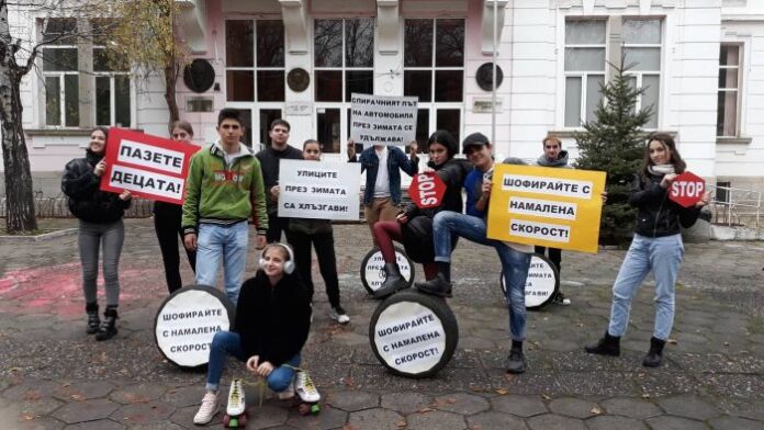 Кампанията за пътна безопасност „Посланията на есенния лист“ стартира от Кюстендил