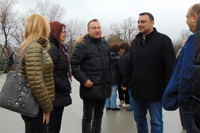 Кандидатите за народни представители от ГЕРБ подариха посещение до Плевенската епопея на над 300 възрастни хора