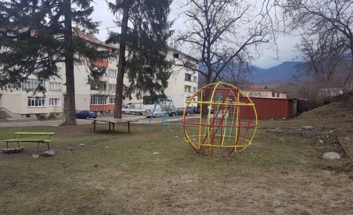 Кандидатстват за изграждането на две нови детски площадки в Дупница