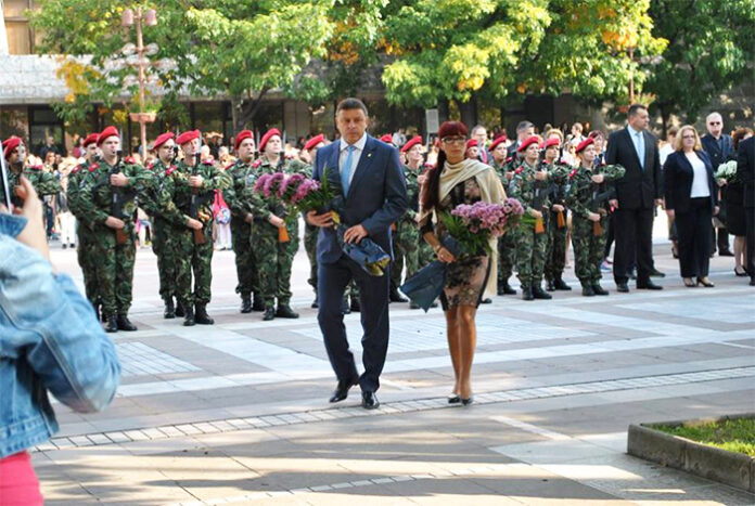 Кандидатът за кмет д-р Атанас Камбитов участва в честванията по повод 103-годишината от освобождението на Горна Джумая