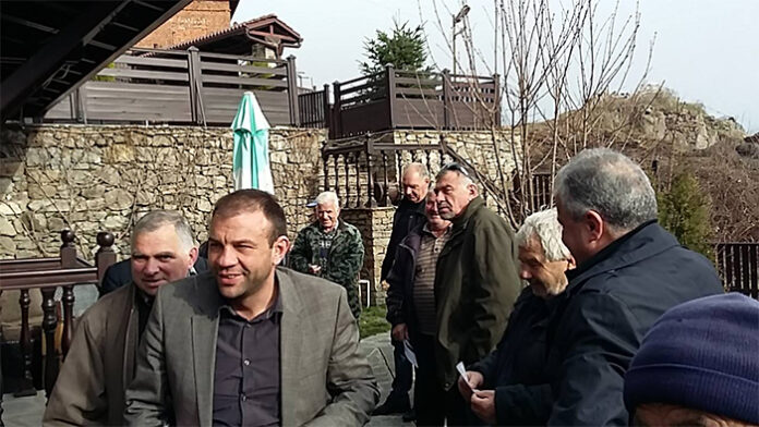 Кандидатът за народен представител Богдан Боцев се срещна с жители на селата Тешево и Копривлен
