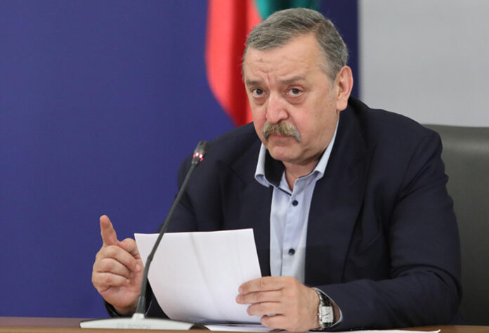 Кантарджиев: Броят на заразените с COVID-19 ще се удвои до края на месеца