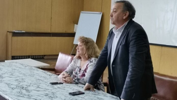 Кантарджиев консултира сестрите за заразните и сезонни заболявания при учениците
