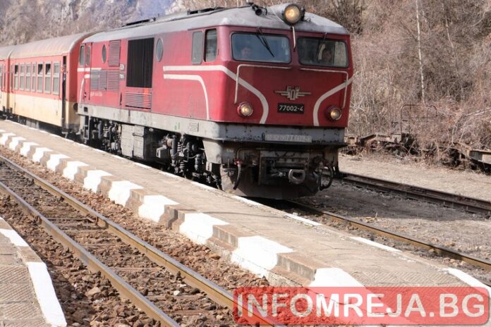 Караджов в НС: 36 влака в три региона са спрени заради липса на вагони