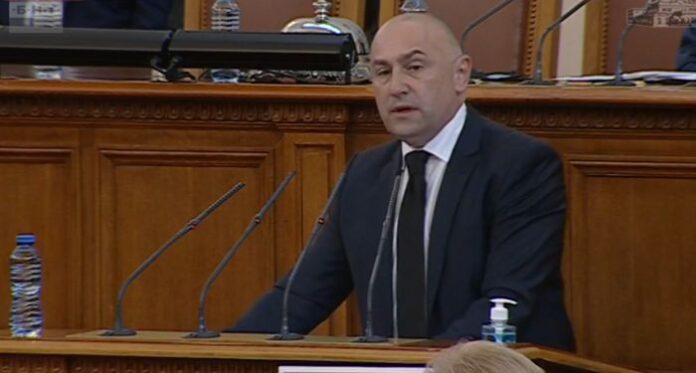 Каримански: Има два начина за борба с невежеството и хитрите човечета