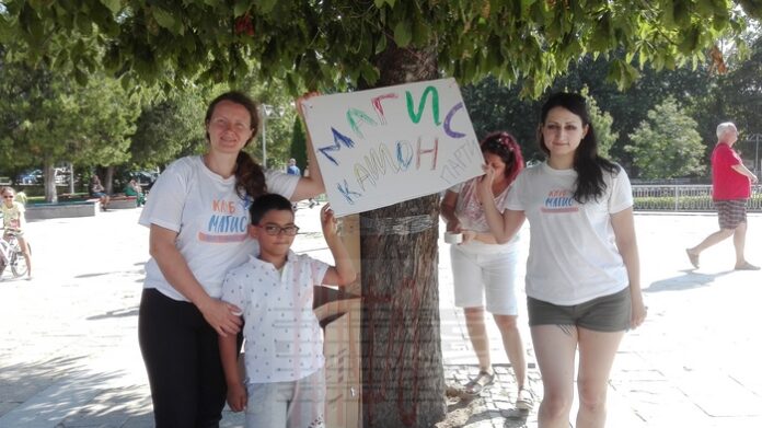 Кашонено парти пред Дома на културата в Гоце Делчев