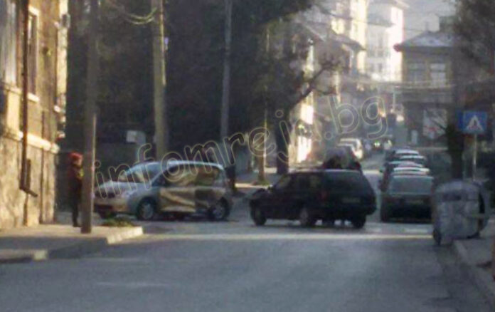 Катастрофа затвори движението в центъра на Кюстендил