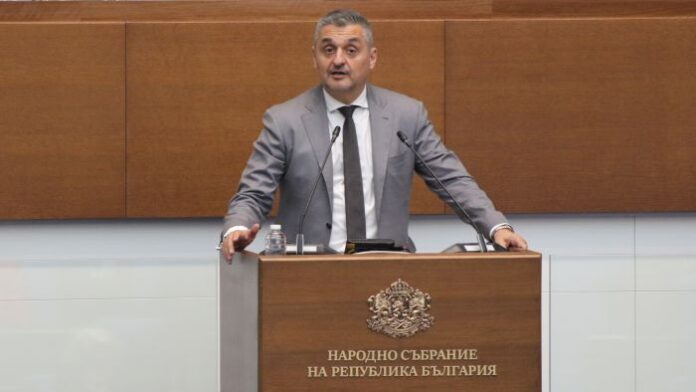 Кирил Добрев: Тротинетките ще имат регистрационен номер и гражданска отговорност