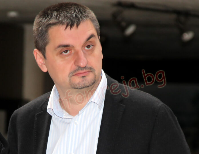Кирил Добрев влиза с 