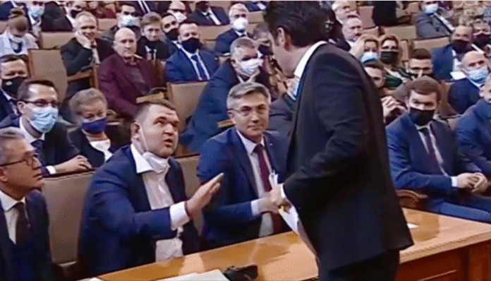 Кирил Петков и Делян Пеевски влязоха в директен сблъсък в Народното събрание