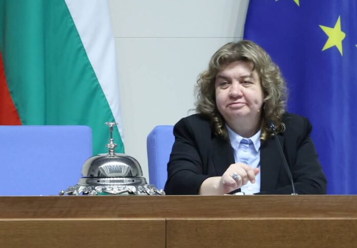 Киселова: Мога да преглътна личните обиди