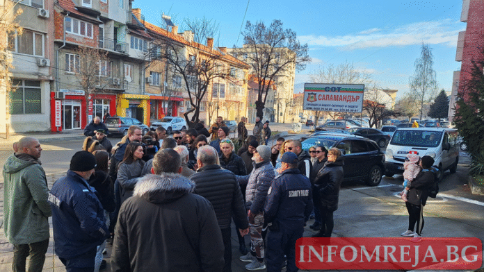 Кюстендилци отново на протест: Поискаха оставката на шефа на Областно пътно управление