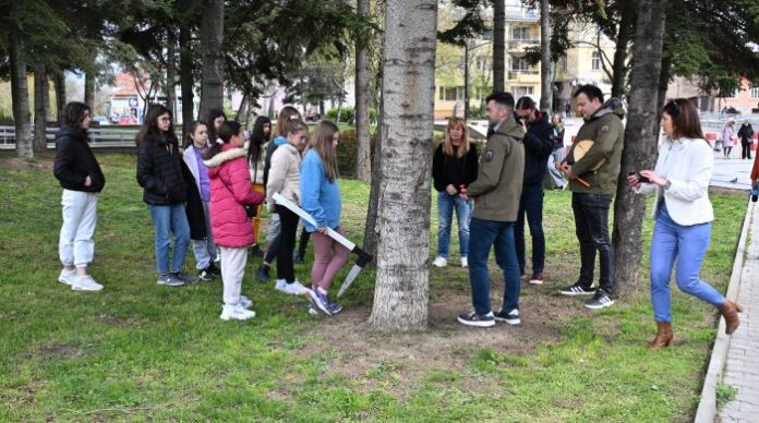 Кюстендилски ученици участваха в открит урок и пленер за „Седмица на гората“