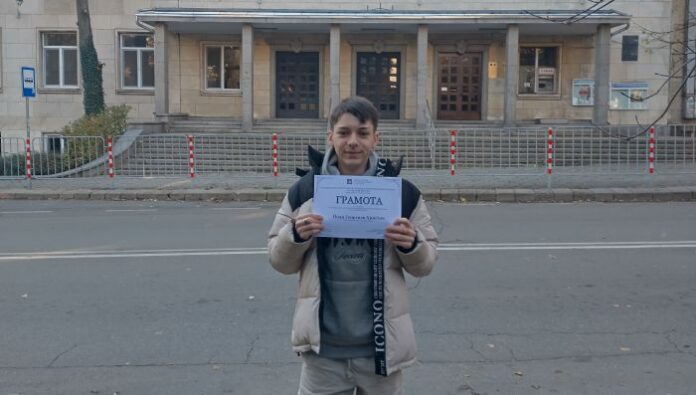 Кюстендилски ученик с достойно представяне на национално състезание по речеви умения
