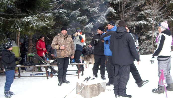 Клуб “Фолкън” откри сезона с пикник