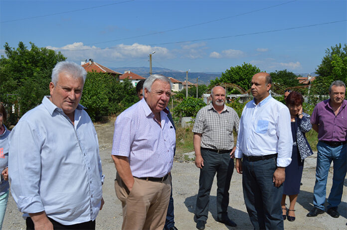 Кметът Андон Тотев откри две новоизградени улици в Левуново и Дамяница