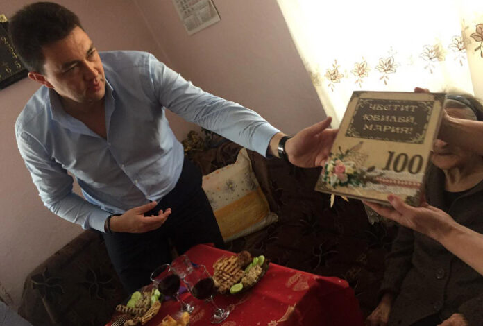 Кметът Димитър Бръчков поздрави столетници в община Петрич