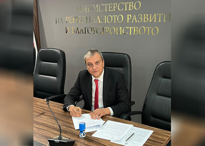 Кметът Илко Стоянов подписа договор за финансиране на ул. „Промишлена“