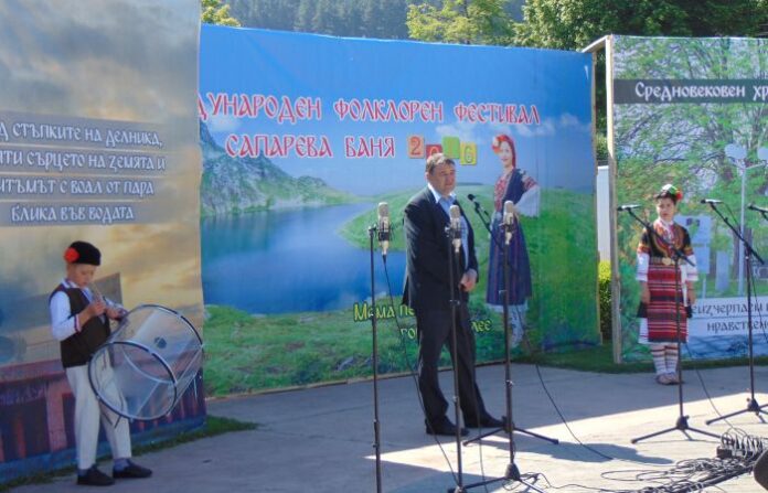 Кметът Калин Гелев даде официален старт на Международния фолклорен фестивал 