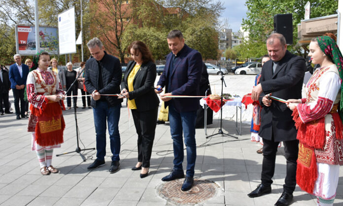 Кметът Камбитов откри благоустроената улица „Марица“