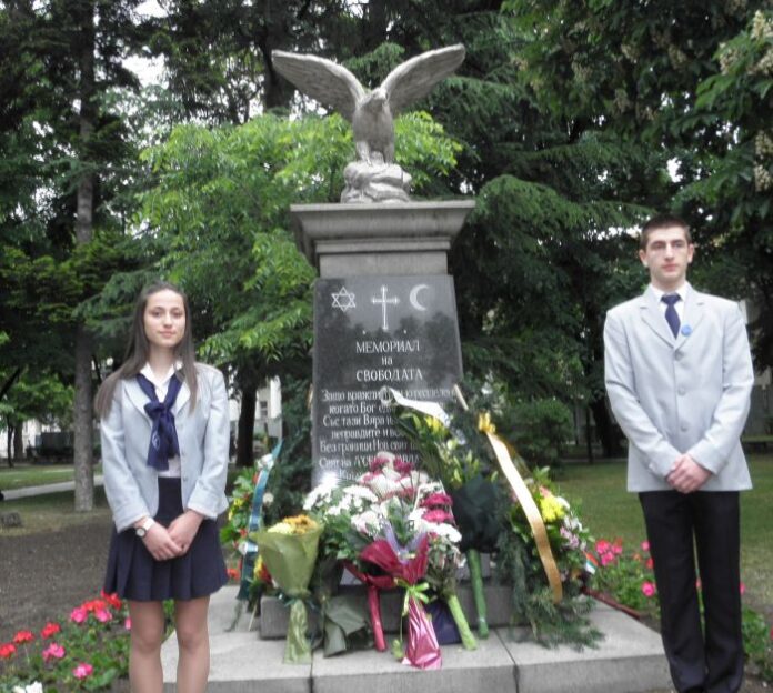 Кметът Камбитов откри Мемориал на свободата