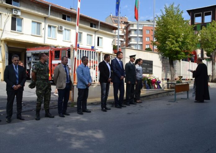 Кметът Камбитов положи цветя пред паметната плоча на полковник Чамишки в Благоевград