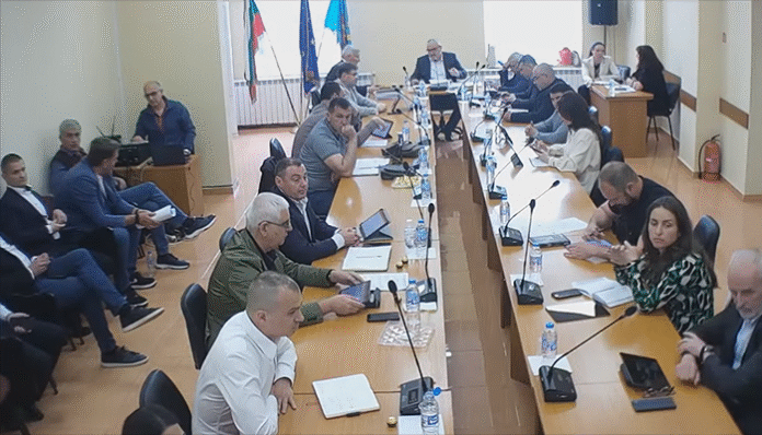 Кметът на Добърско настоява пред ОбС-Разлог в селото да има спортна площадка
